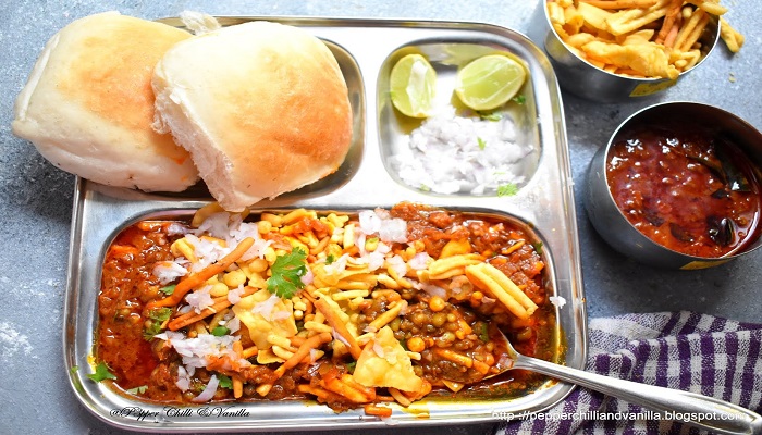 Famous street food of Mumbai - Batata Vada