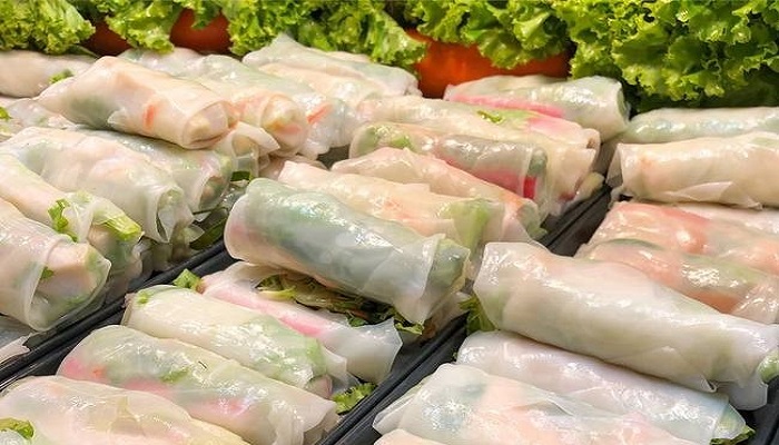 Popular Thai food dishes to try - Pa Pia Sod: Steamed Spring Rolls