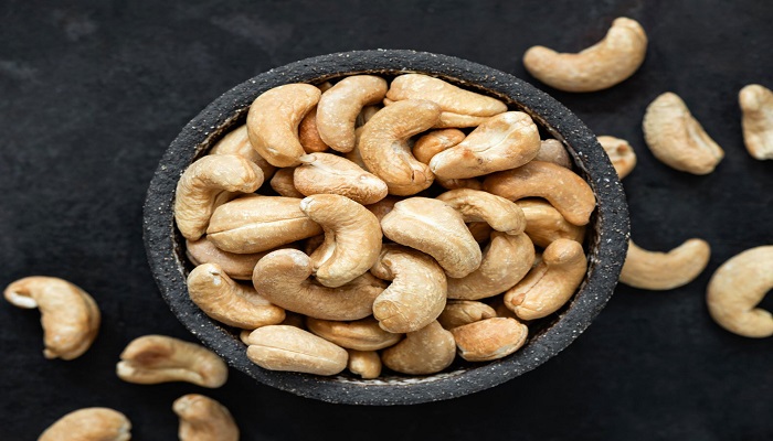 Health Benefit of Cashew & its Side Effect - Who should, shouldn't eat it