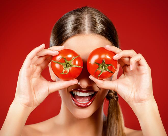 Home remedy to remove skin tanning - Apply Tomato paste