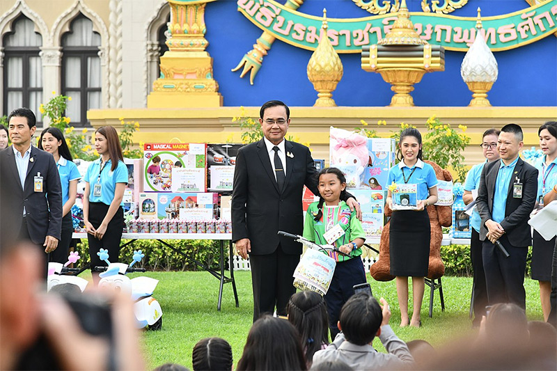 Children's_Day_at_Government_House_of_Thailand_by_Trisorn_Triboon
